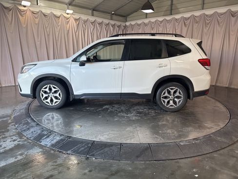 Used 2020 Subaru Forester Premium image 6