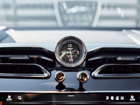 Used 2025 Bentley Bentayga image 80