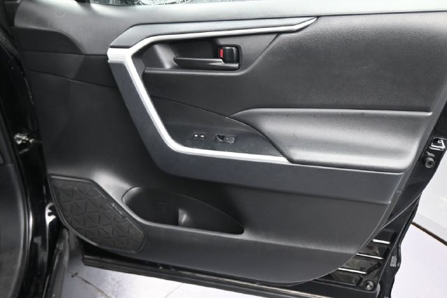 Used 2025 Toyota RAV4 LE AWD/4WD image 13