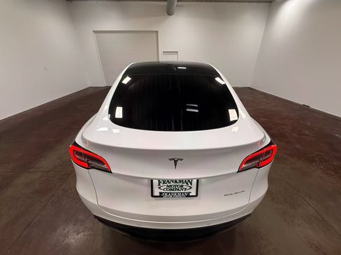 Used 2021 Tesla Model Y Long Range AWD/4WD image 41
