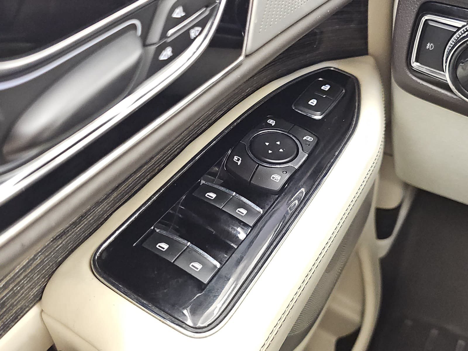 Used 2019 Lincoln Navigator L Black Label w/ Cargo Package AWD/4WD image 27