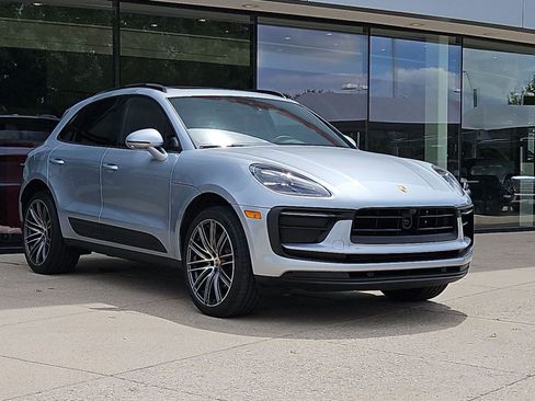 Certified 2026 Porsche Macan AWD/4WD image 7