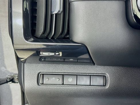 Used 2024 Nissan Pathfinder SV FWD image 10
