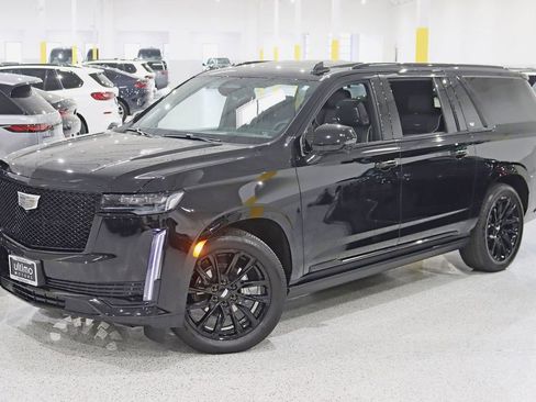 Used 2024 Cadillac Escalade ESV Sport Platinum w/ LPO, ONYX Package image 7