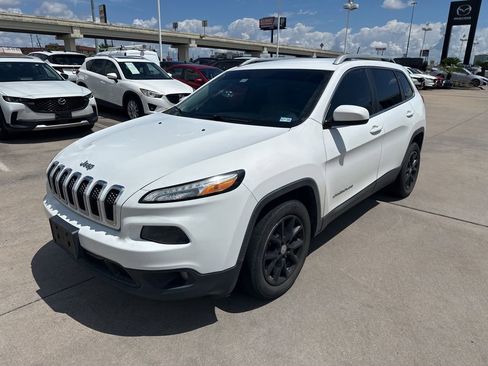 Used 2015 Jeep Cherokee Latitude FWD image 1