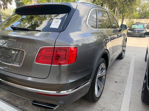 Used 2018 Bentley Bentayga AWD/4WD image 3