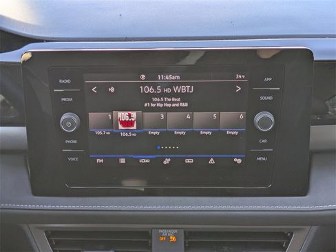 New 2026 Volkswagen Taos SE image 18