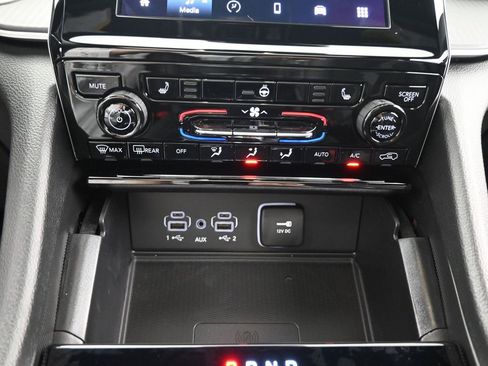 New 2025 Jeep Grand Cherokee Altitude image 6