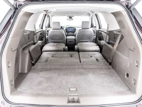 Used 2021 Chevrolet Traverse LT FWD image 37