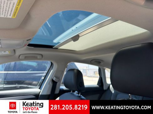 Used 2025 Volkswagen Jetta SE FWD image 19