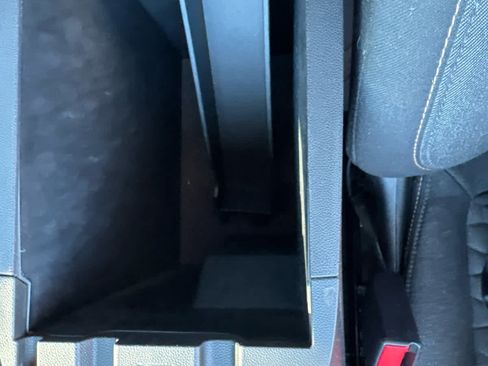 Used 2021 Chevrolet Equinox LT FWD image 20