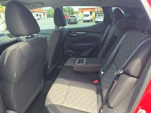 Used 2021 Nissan Rogue Sport SV FWD image 4