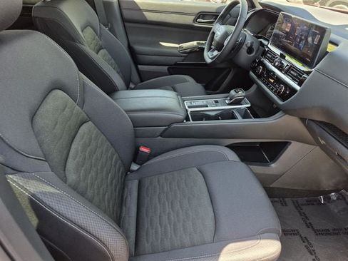 Certified 2026 Nissan Pathfinder SV FWD image 24
