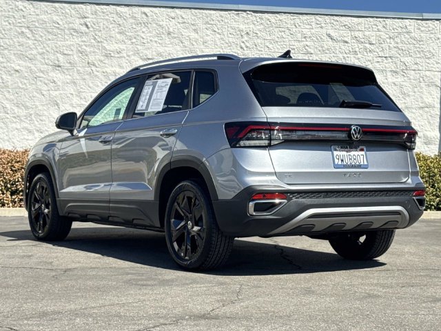 Certified 2025 Volkswagen Taos SE FWD image 3