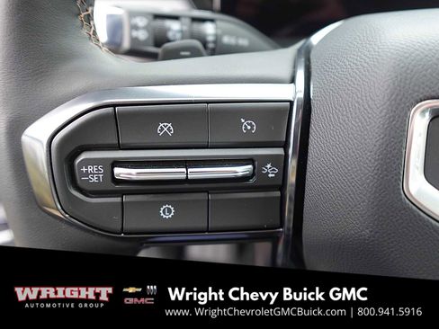 Used 2025 GMC Acadia AT4 w/ Luxury Package image 17