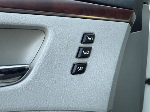 Used 2011 Toyota Avalon Limited image 24