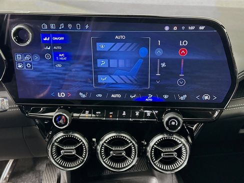 Used 2024 Chevrolet Blazer EV LT image 23