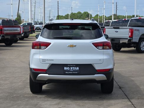 Used 2025 Chevrolet TrailBlazer LT AWD/4WD image 6