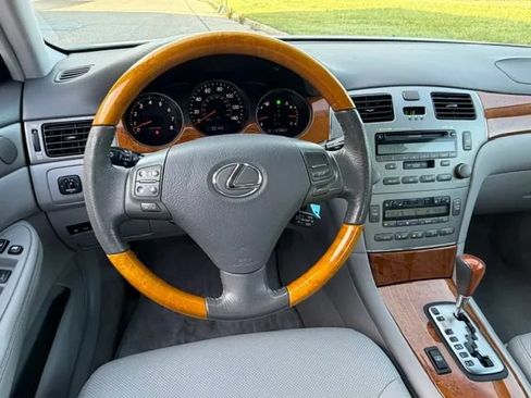 Used 2005 Lexus ES 330 w/ Preferred Accessory Pkg FWD image 11