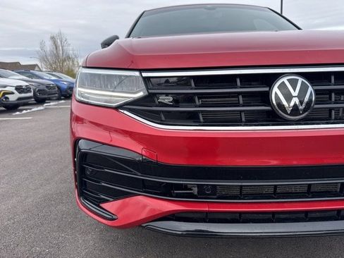Used 2024 Volkswagen Tiguan SE R-Line image 9