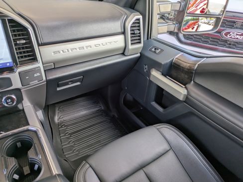 Used 2022 Ford F450 Lariat w/ Lariat Value Package AWD/4WD image 18