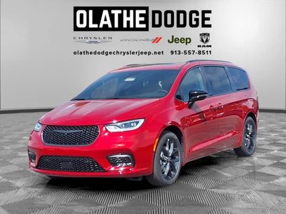 New 2026 Chrysler Pacifica Limited w/ S Appearance Package