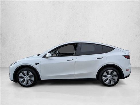 Used 2023 Tesla Model Y Long Range image 9