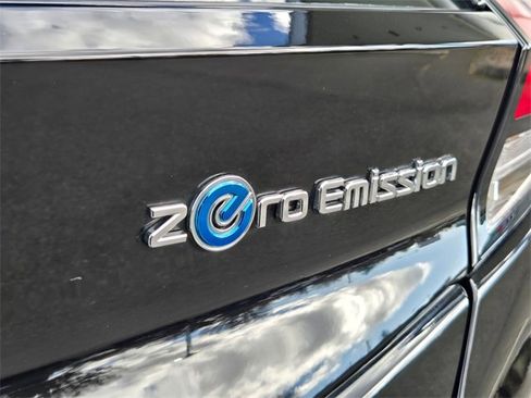 Used 2022 Nissan Leaf SV image 14
