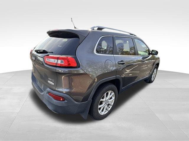 Used 2016 Jeep Cherokee Latitude w/ Cold Weather Group AWD/4WD image 7