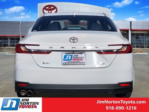 Used 2025 Toyota Camry SE image 7