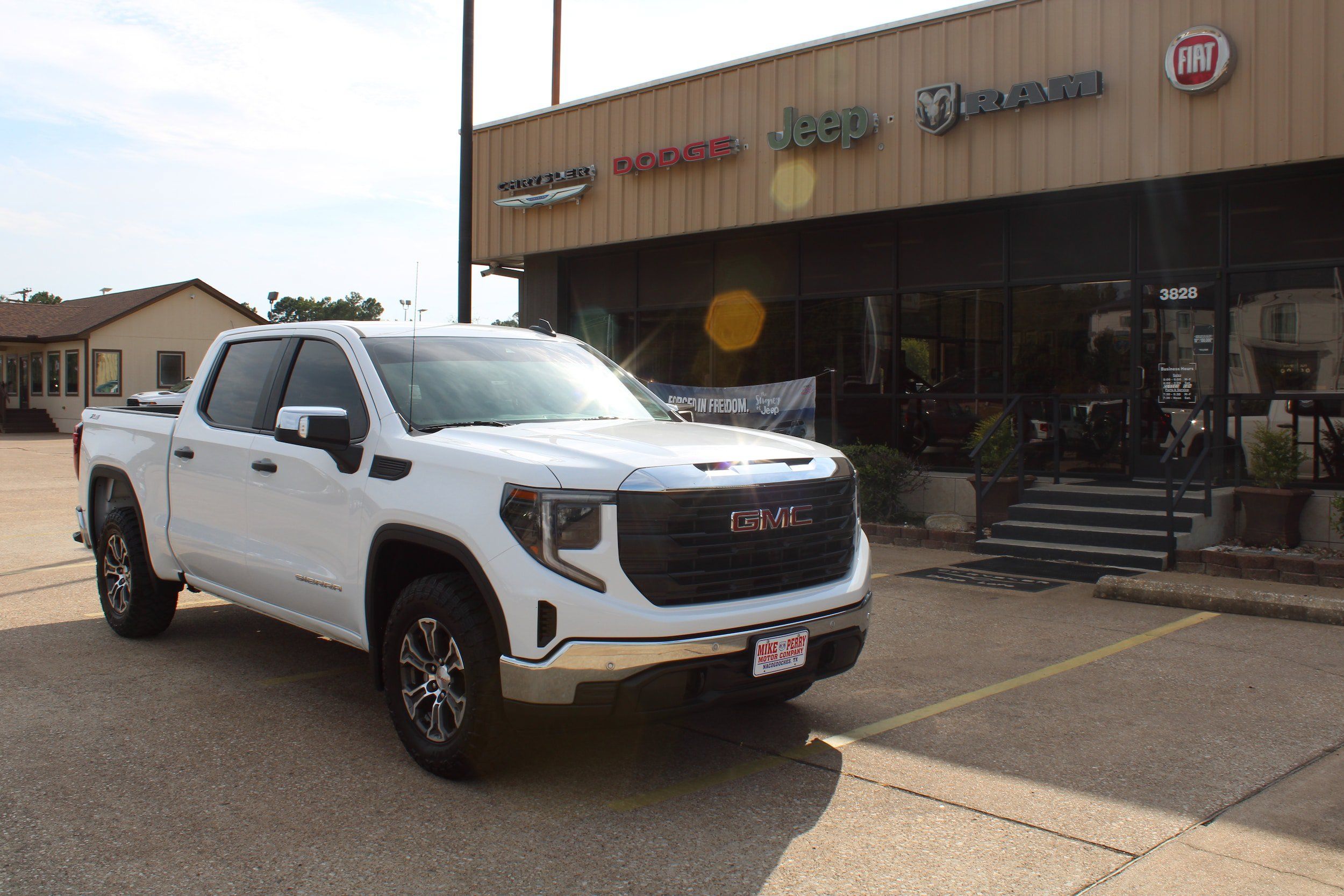 Used 2024 GMC Sierra 1500 Pro w/ Pro Value Package AWD/4WD image 4