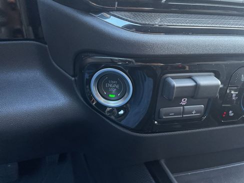 Used 2025 Chevrolet Silverado 1500 ZR2 w/ Technology Package image 35