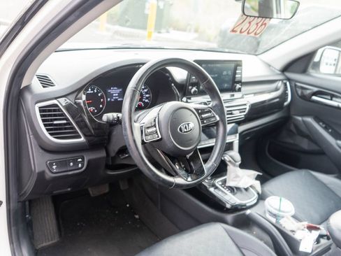 Used 2021 Kia Seltos EX AWD/4WD image 16