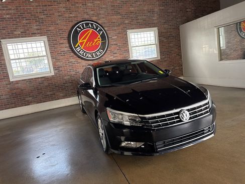 Used 2018 Volkswagen Passat 2.0T SE w/ SE Lighting Package image 13