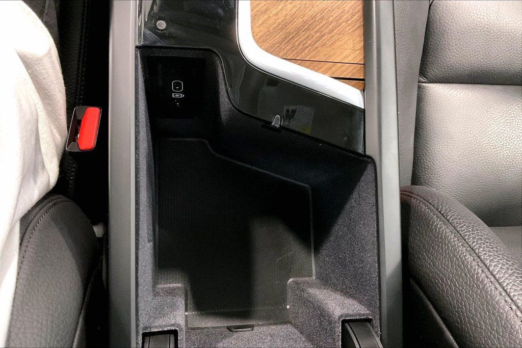 Certified 2023 Volvo XC90 B6 Plus w/ Protection Package Premier AWD/4WD image 17