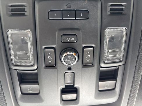 Used 2023 Chevrolet Tahoe Premier AWD/4WD image 33