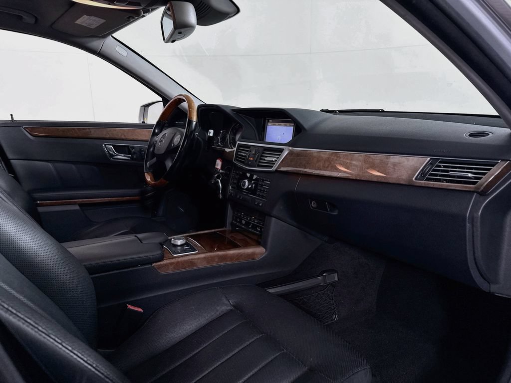 Used 2010 Mercedes-Benz E 550 Sedan image 35