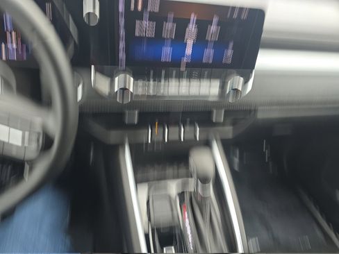 Used 2025 Chevrolet Colorado LT image 29