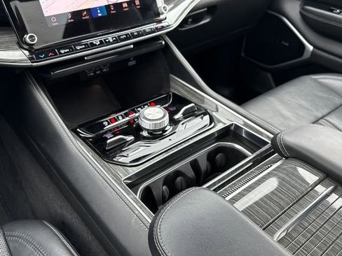 Used 2022 Jeep Wagoneer Series III w/ Premium Group I image 14