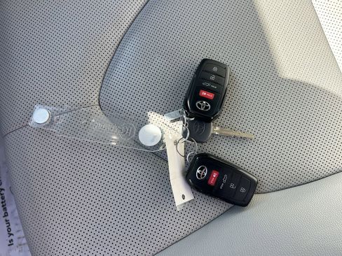 Used 2024 Toyota Grand Highlander AWD image 38