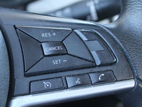 Used 2020 Nissan Versa SV image 28