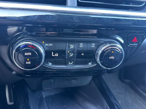 Used 2024 Chevrolet Trax RS w/ Sunroof Package FWD image 27