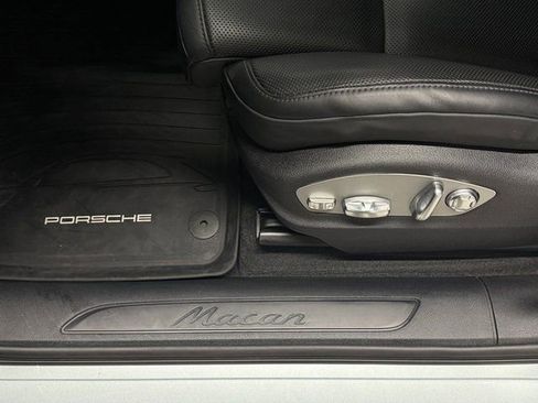Certified 2024 Porsche Macan image 28