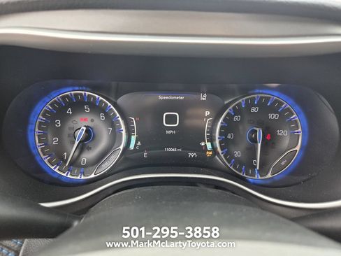 Used 2021 Chrysler Pacifica Touring FWD image 23