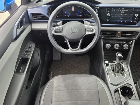 Used 2023 Volkswagen Taos SE w/ Panoramic Sunroof Package FWD image 12