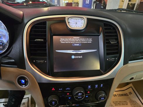 Used 2013 Chrysler 300 AWD w/ Driver Convenience Group image 21