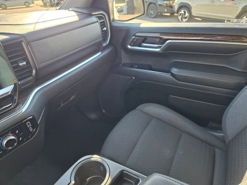 Used 2024 GMC Sierra 1500 SLE image 33