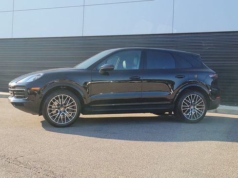 Certified 2023 Porsche Cayenne AWD/4WD image 2