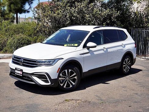 Used 2023 Volkswagen Tiguan S image 3