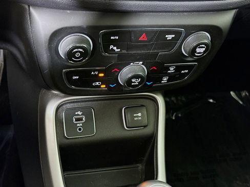 Used 2018 Jeep Compass Sport w/ Tech Group FWD image 8